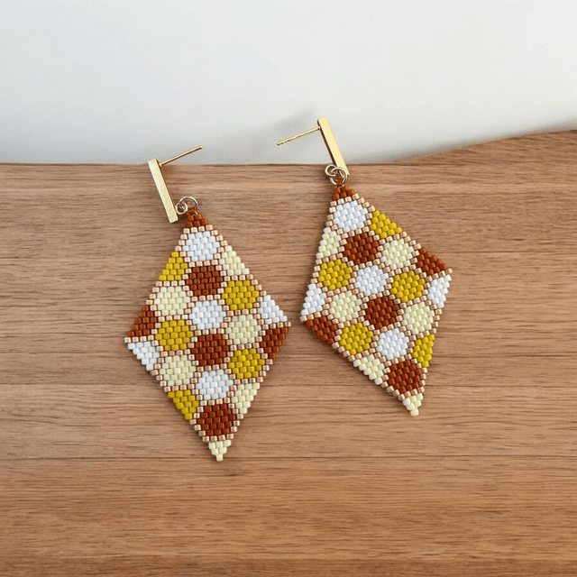 Boucles d&#039;oreilles losanges tons jaune et caramel