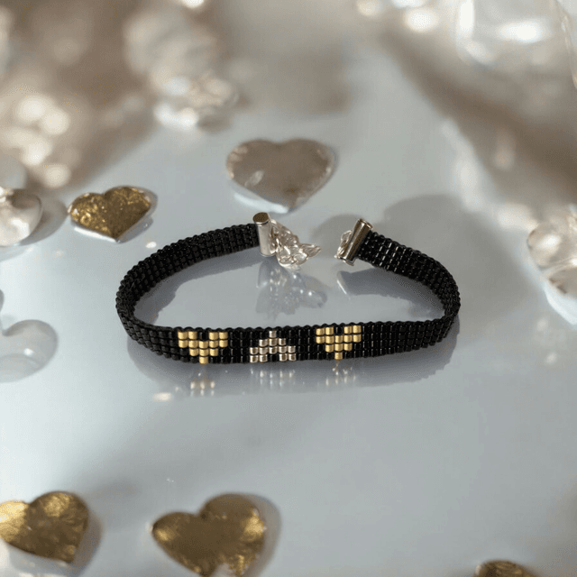 Bracelet fin noir coeurs or et argent