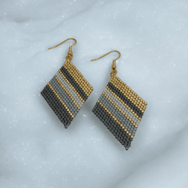 Boucles d&#039;oreilles losanges gris et or