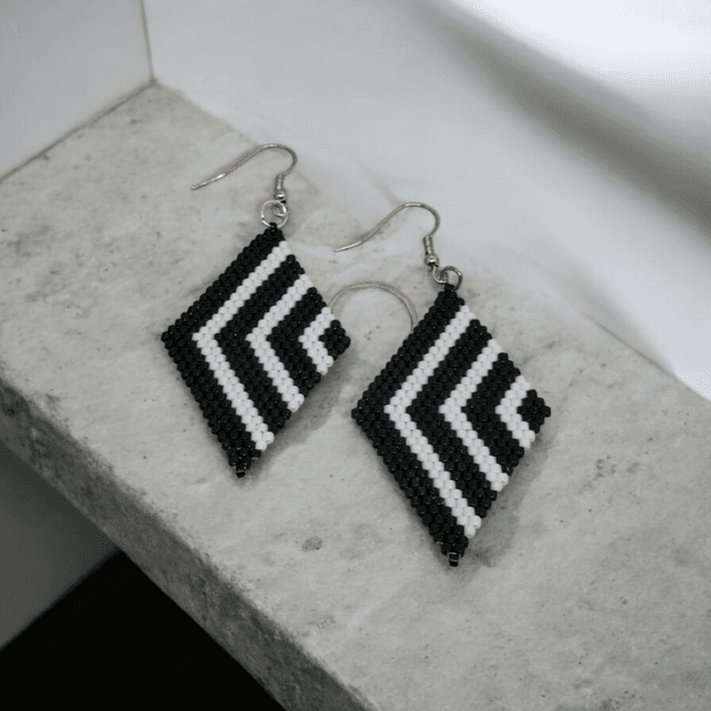 Boucles d&#039;oreilles losanges noir et blanc
